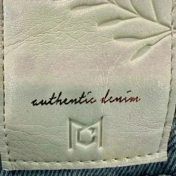 MC 1975 NWOT HIGH-WAIST Denim Belted Paper Bag Style Shorts Size 40/8 - Picture 6 of 8